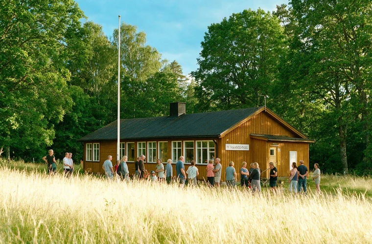 Kyläkoulut lakkautusuhan alla. Vanhemmat taistelevat