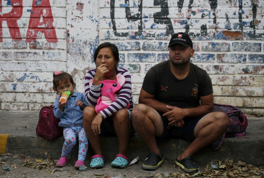 De amerikanska hjälpsändningarna har fått kritik för att hjälpen används som ett politiskt verktyg snarare än att syfta till att stödja det venezuelanska folket.