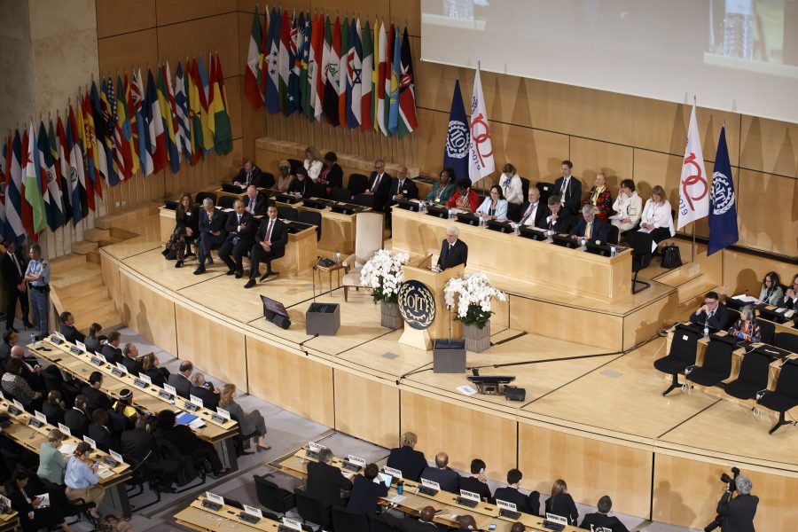 Hundraårsjubilerande FN-organet ILO inleder sin konferens i Genève i Schweiz.