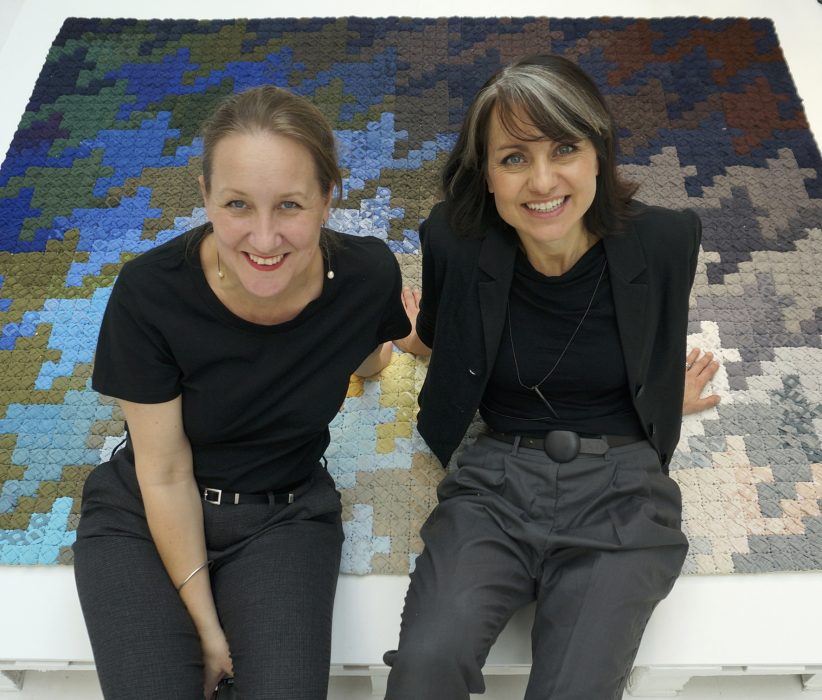 Katarina Evans och Katarina Brieditis har skrivit "Lappa" och "Stoppa", två nya teknikhäften från Hemslöjdens förlag