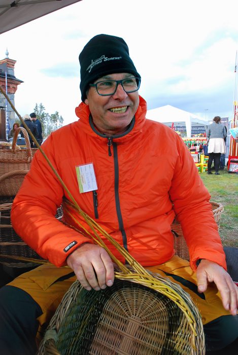 Christian Erlandsson driver Pil och Anläggning. Han är en av Sveriges främsta pilflätare med uppdragsgivare över hela landet och som regelbundet håller kurser.**BILDEN FÅR ENDAST PUBLICERAS TILLSAMMANS MED TT:S URSPRUNGLIGA TEXT OCH FÅR INTE ÅTERANVÄNDAS I ANDRA SAMMANHANG** Christian Erlandsson driver Pil och Anläggning