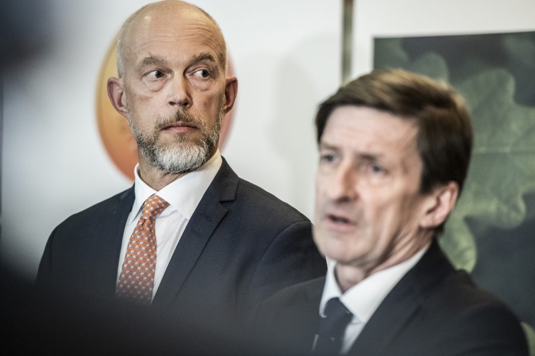 STOCKHOLM 2019-03-28
Misst‰nkt penningtv‰tt i Swedbank. Swedbanks Anders Karlsson, tf vd och Lars Idermark, styrelseordfˆrande p presstr‰ffen efter Ârsst‰mman d‰r Swedbanks sparkade vd Birgitte Bonnesen nekades
ansvarsfrihet.
Foto: Lars Pehrson / SvD / TT / Kod: 30152
** OUT DN, Dagens Industri (‰ven arkiv), Metro och Expressen ** Misstänkt penningtvätt i Swedbank