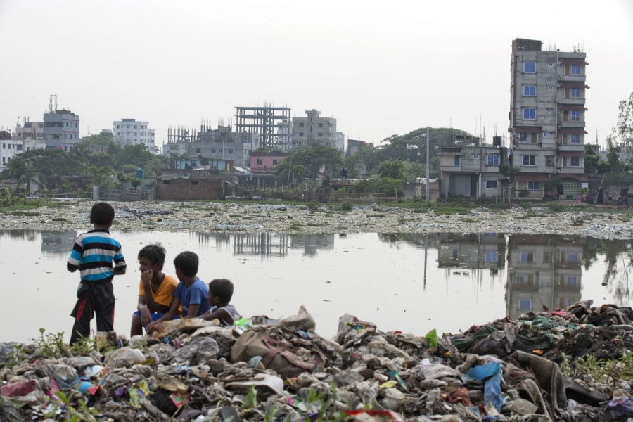 19 miljoner barn i det lågt liggande och fattiga Bangladesh lever med risken att få sina liv helt förstörda i cykloner, översvämningar eller andra konsekvenser av klimatförändringarna, konstaterade FN-organet Unicef i en rapport i april 2019.