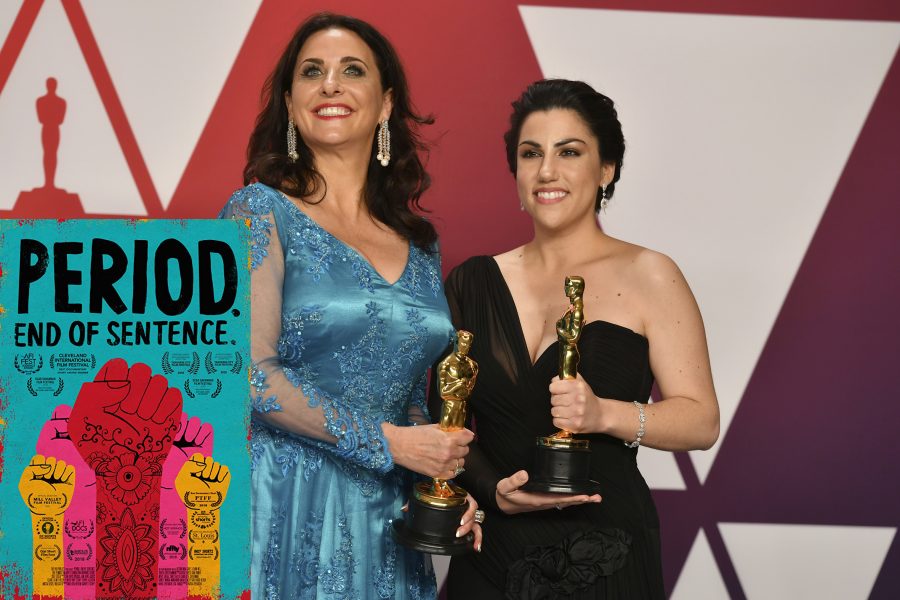 Producenten Melissa Berton och regissören Rayka Zehtabchi efter att de tagit emot priset för bästa dokumentär på Oscarsgalan för sin kortfilm om stigmat runt menstruation i Indien.