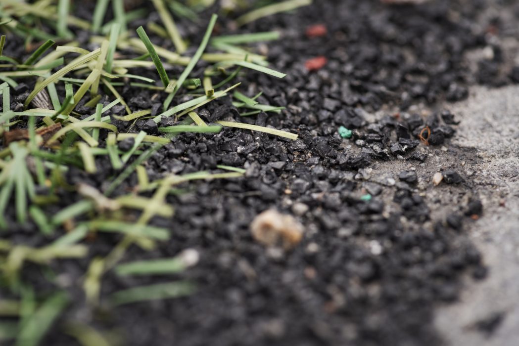 STOCKHOLM 20190708
Konstgräsplan med gummigranulat av mikroplast .
Foto: Naina Helèn Jåma / TT kod 11880 Konstgräsplan med gummigranulat av mikroplast