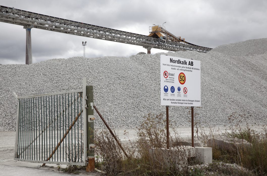 FLERINGE / BLƒSE 2015-09-02
Nordkalk AB:s anl‰ggning i Storugns p Gotland.
Foto: Stig Hammarstedt / TT / kod 10510 Företagen Nordkalk och SMA mineral har ansökt om att bryta mer kalk inom den föreslagna nationalparken och har överklagat det tidigare avslaget till Högsta domstolen