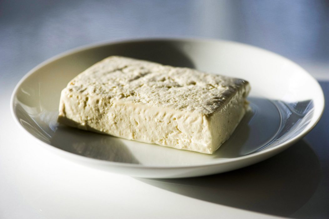 Tofu kallas för bönost därför att man framställer den ungefär som ost – fast av sojabönor
