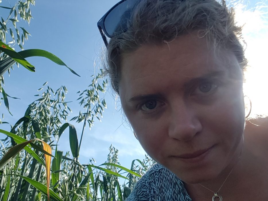 Elsa Lagerquist forskar om alternativa odlingsmetoder i storskaligt, ekologiskt jordbruk