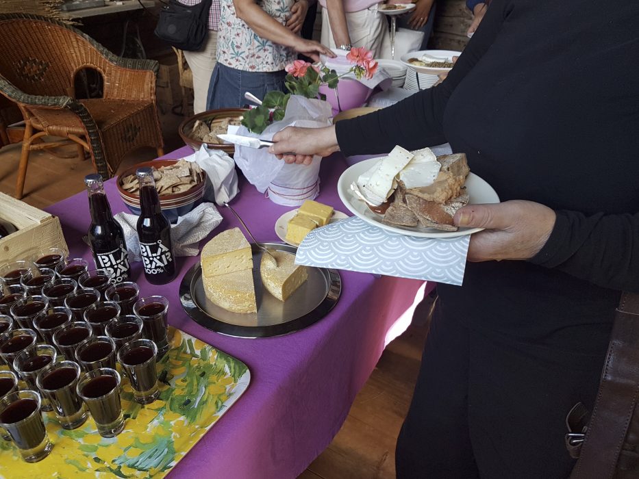 Alla boksläppen under våren var olika – med lokal anknytning till platsen i samtalet och i form av kulturella inslag – och med matmingel med småskaligt producerad mat