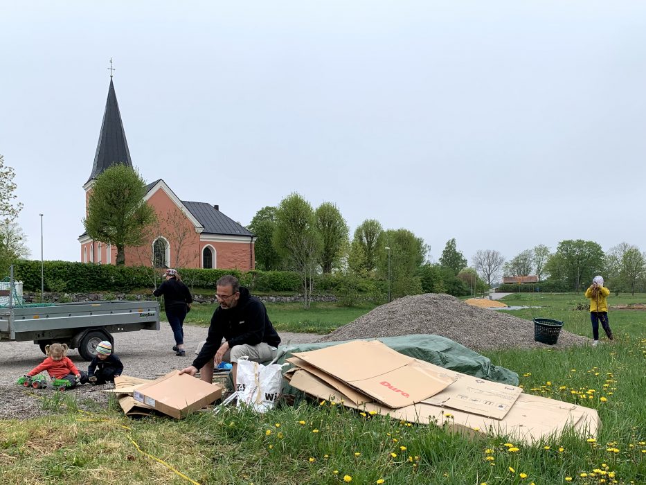 ”Odlingen blir ett naturligt sätt att börja prata om matförsörjning, motståndskraft och samhörighet över generationsgränserna”, säger Annica Gustafsson