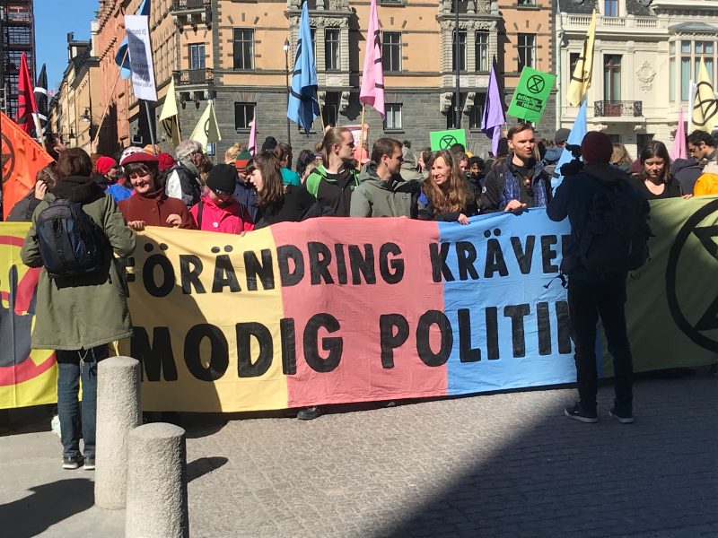 Aktivister från Extinction rebellion blockerade bron till riksdagshuset i Stockholm den 15 april.