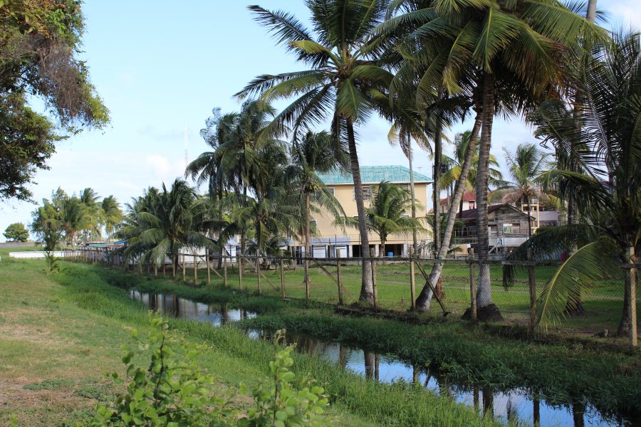 Närmare 90 procent av Guyanas befolkning lever på mark som ligger under havsnivån.