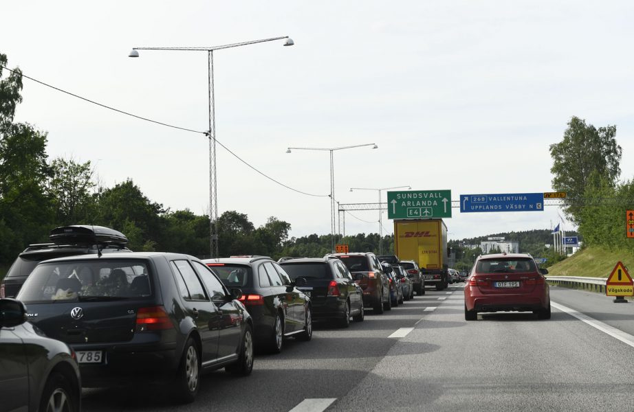 Förra året ökade utsläppen av växthusgaser från vägtrafiken med 0,5 procent enligt en rapport från Trafikverket.