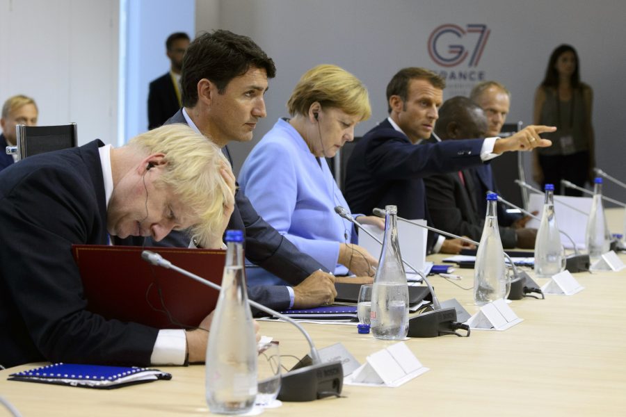 Storbritanniens premiärminister Boris Johnson, närmast i bild, Kanadas premiärminister Justin Trudeau, Tysklands förbundskansler Angela Merkel och Frankrikes president Emmanuel Macron under G7-mötet i Biarritz i slutet av augusti.