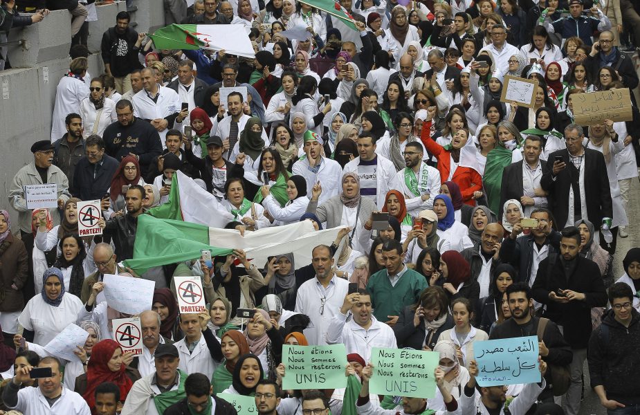 Protester i Algeriet mot president Abdelaziz Bouteflika.