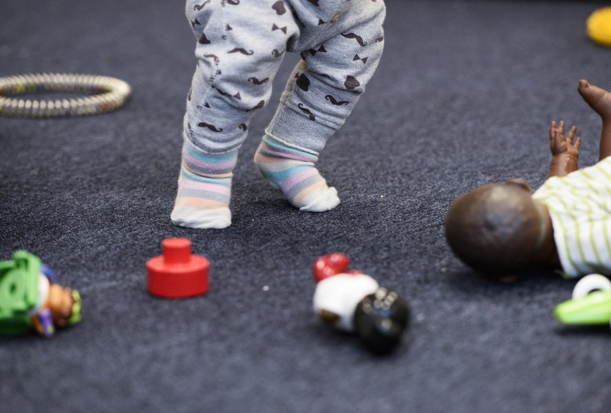 Kemikalieinspektionen har kontrollerat 220 varor på den svenska marknaden, bland annat mjuk plast i leksaker.