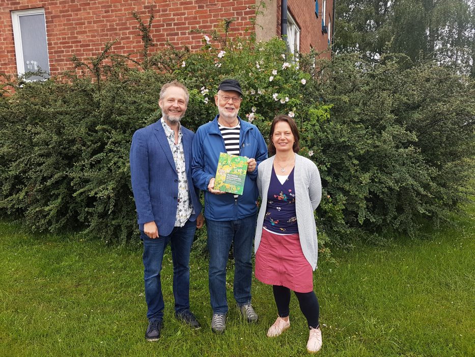 Nikolas Berg och Ingrid Berg mötte KG Hammar (mitten) under boksläppet i Malmö