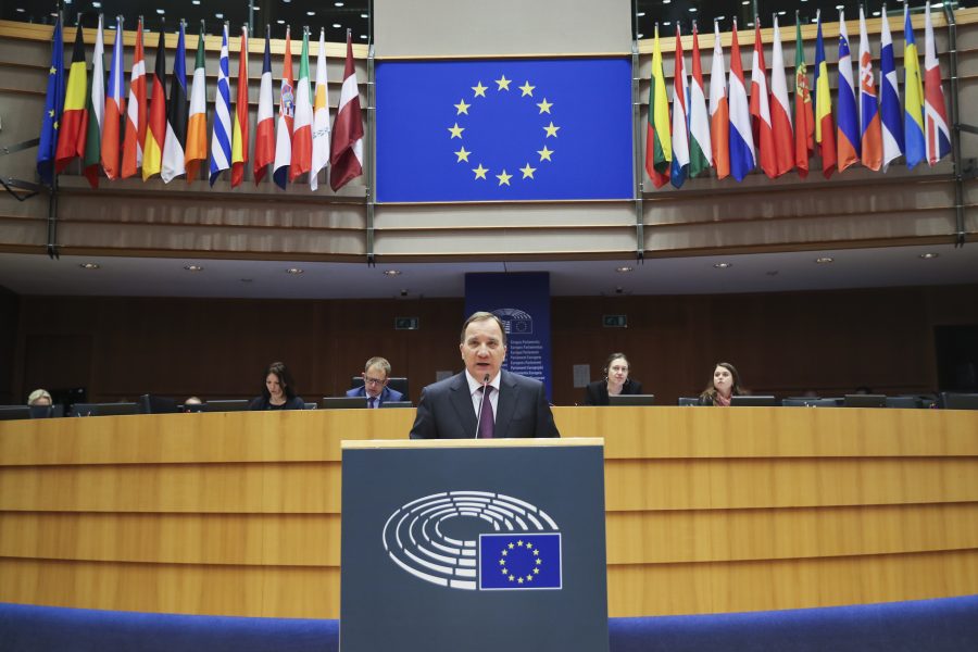 Statsminister Stefan Löfven talar i EU-parlamentet i Bryssel.