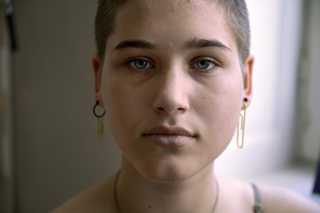 STOCKHOLM 2019-05-22
Inför fredagens globala strejk för klimatet, arrangerad runt om i världen av ungdomsrörelsen Fridays For Future som vuxit fram ur Greta Thunbergs skolstrejk, träffar vi elever och aktivister från Kungsholmens Gymnasium.
Foto: Janerik Henriksson / TT / kod 10010
**BILDEN FÅR ENDAST PUBLICERAS TILLSAMMANS MED TT:S URSPRUNGLIGA TEXT OCH FÅR INTE ÅTERANVÄNDAS I ANDRA SAMMANHANG** Isabelle Axelsson, 18 år, strejkar för klimatet varje fredag