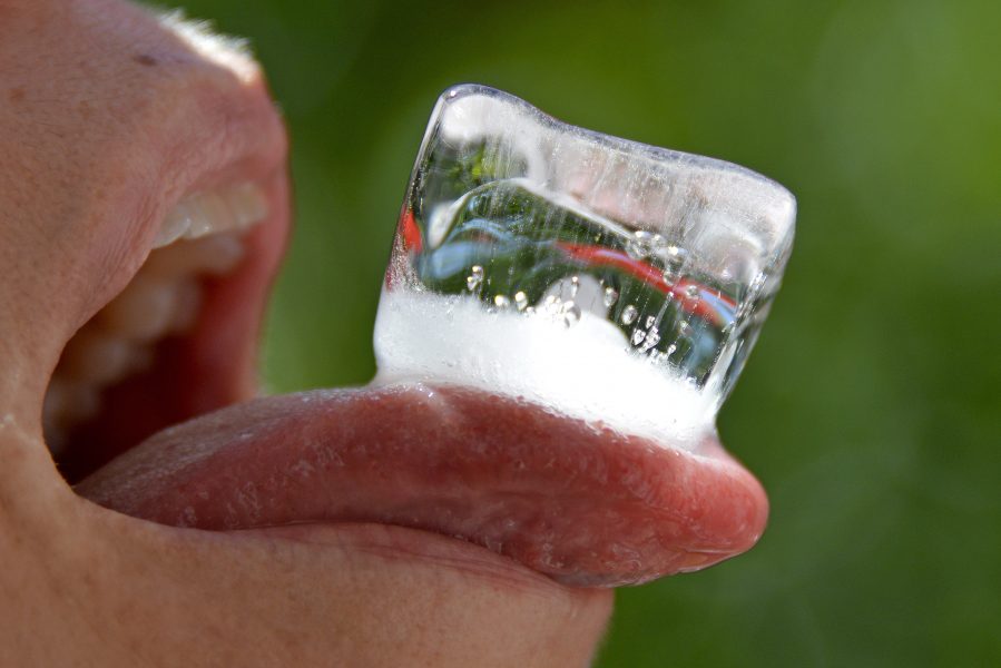 Isbitar med norsk glaciäris skulle säljas till barer runt om i världen.