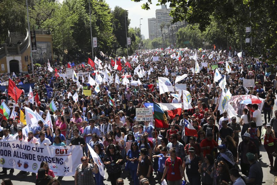 Stora protester i Chiles huvudstad Santiago.