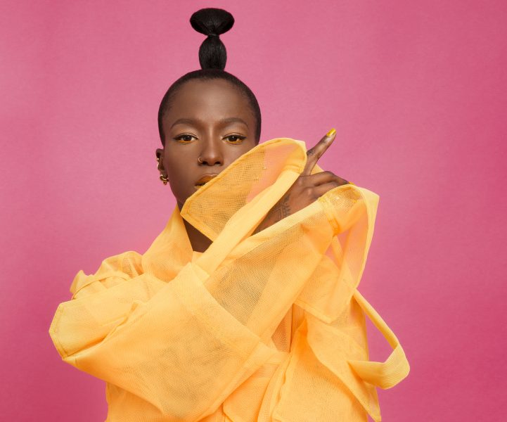 Selam Fessahaye som är stylist och kostymdesigner och som bland annat har skapat kreationen på bilden till Sabina Ddumba är en av de som lyfts på fram på nystartade Afripedia.