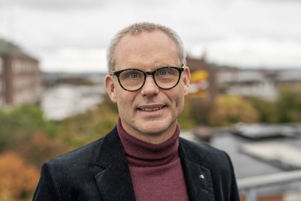BILDEN FÅR ENDAST PUBLICERAS TILLSAMMANS MED TT:S URSPRUNGLIGA TEXT OCH FÅR INTE ÅTERANVÄNDAS I ANDRA SAMMANHANG GÖTEBORG 20191004
Henrik Thunman, Professor och avdelningschef, institutionen för rymd-, geo- och miljövetenskap, energiteknik.
Foto: Johan Bodell /Chalmers/ Handout / kod 10500
**OBLIGATORISK BYLINE: / **
**Endast för redaktionell användning. Bilden kommer från en extern källa och distribueras i sin ursprungliga form som en service till våra abonnenter****BILDEN FÅR ENDAST PUBLICERAS TILLSAMMANS MED TT:S URSPRUNGLIGA TEXT OCH FÅR INTE ÅTERANVÄNDAS I ANDRA SAMMANHANG** Henrik Thunman är professor i termokemisk omvandling vid Chalmers tekniska högskola i Göteborg