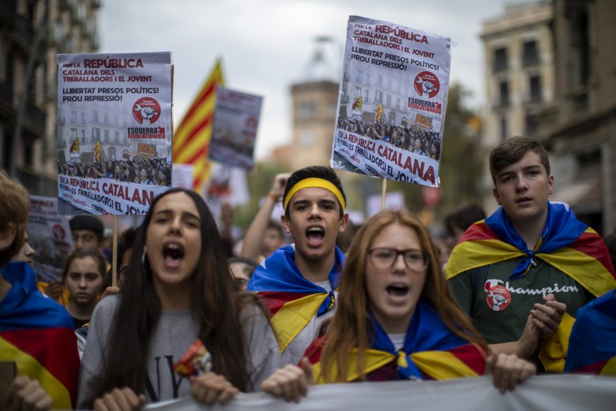 Studenter demonstrerar i Barcelona i Spanien den 31 oktober.
