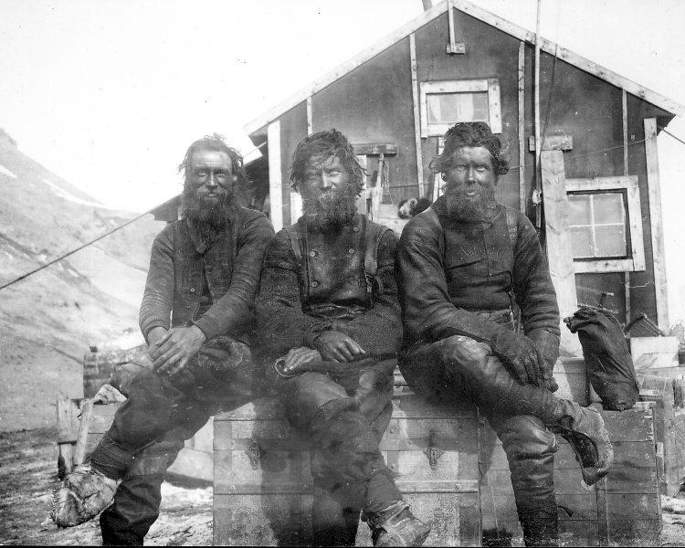 Tre av deltagarna i Nordenskjöldexpeditionen i början av 1900-talet.