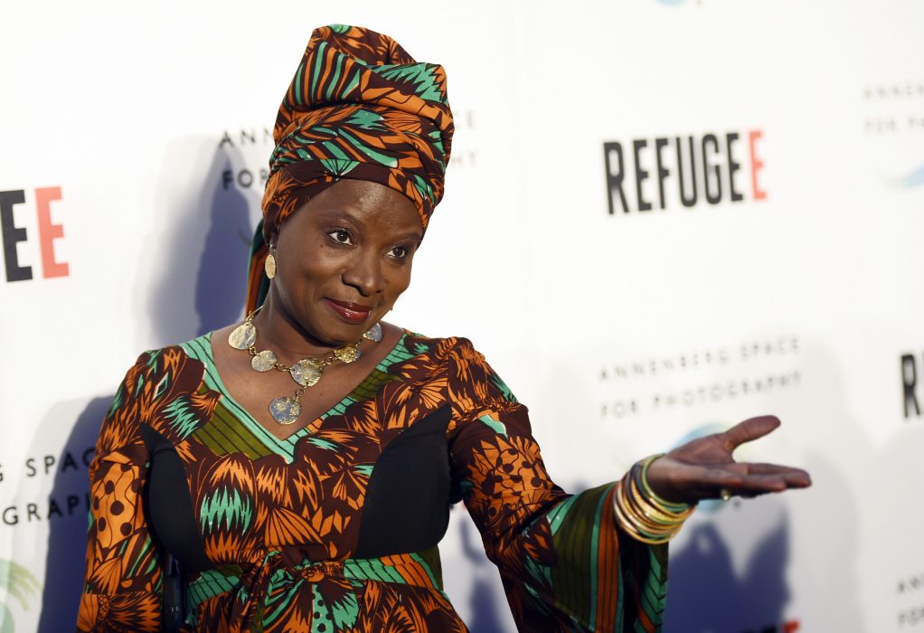 FILE - In this Thursday, April 21, 2016 file photo, singer and UNICEF Goodwill Ambassador Angelique Kidjo poses at the opening of the new photography exhibit "REFUGEE" at The Annenberg Space for Photography, in Los Angeles. One of Africa's iconic artists, Kiddo, is the voice of a new project aimed at rewriting laws across the African continent that keep millions of women from becoming a more powerful economic force. (Photo by Chris Pizzello/Invision/AP, File) JOH101 Världsberömda artisten Angelique Kidjo är talesperson för det nya projektet AFAWA