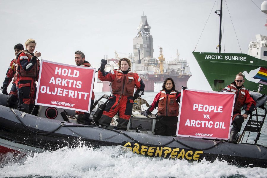 Greenpeace-aktivister protesterar mot oljeborrning i Arktis 2017.