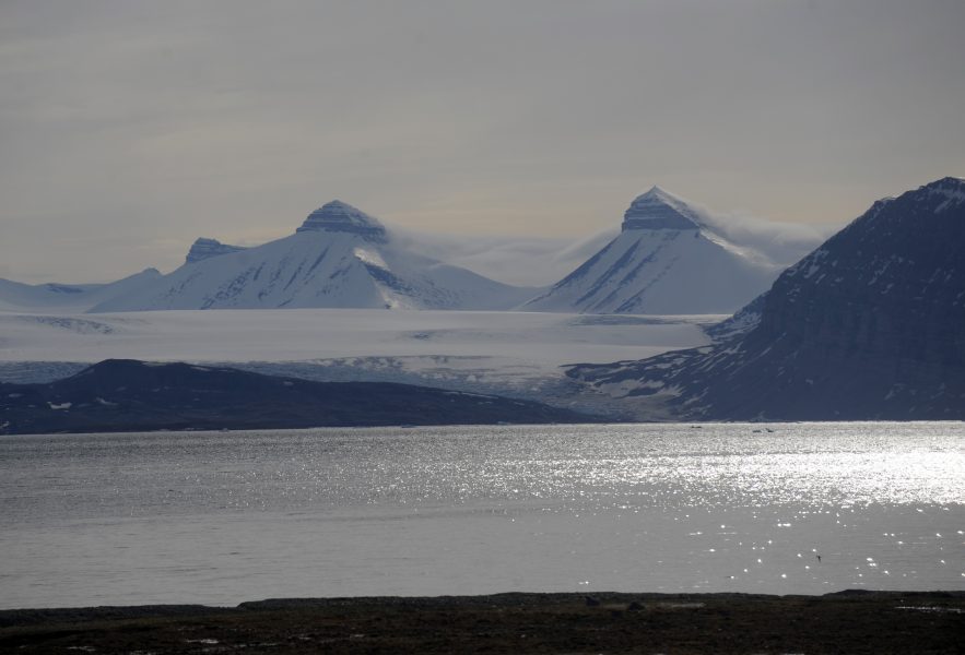 Bergstopparna tre kronor med namnen Svea, Dana och Nora på Svalbard i Arktis.