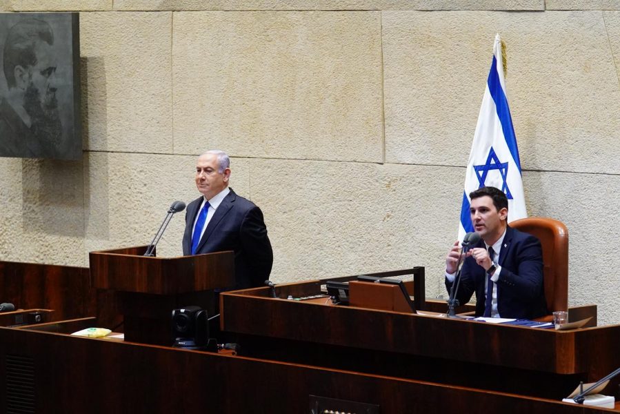 Israels premiärminister Benjamin Netanyahu presentera den nya regeringen i parlamentet (knesset).