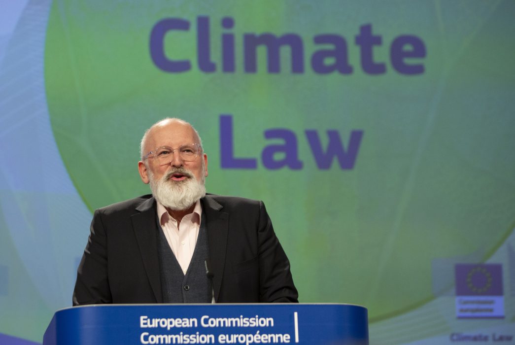 European Commissioner for European Green Deal Frans Timmermans speaks during a media conference after the weekly College of Commissioners meeting at EU headquarters in Brussels, Wednesday, March 4, 2020. European Commission President Ursula von der Leyen, who has put climate change at the top of her priorities and pledged to make Europe the first climate neutral continent by 2050, presented her plans on Wednesday. (AP Photo/Virginia Mayo) VLM121 Foto: Virginia Mayo/AP/TTEU:s klimatansvarige förste viceordförande Frans Timmermans