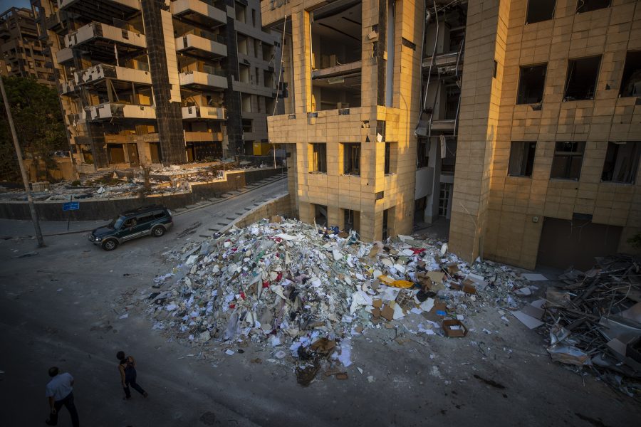 Förstörelsen är stor i närheten av hamnen i Beirut.