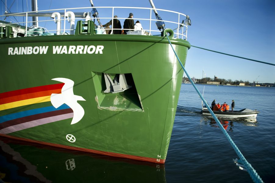 Greenpeace Rainbow Warrior III, här vid Skeppsbron i Stockholm.