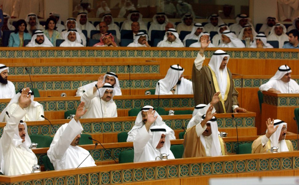 Kuwaits parlament röstade 2005 för att tillåta kvinnor att ställa upp i och rösta i val.