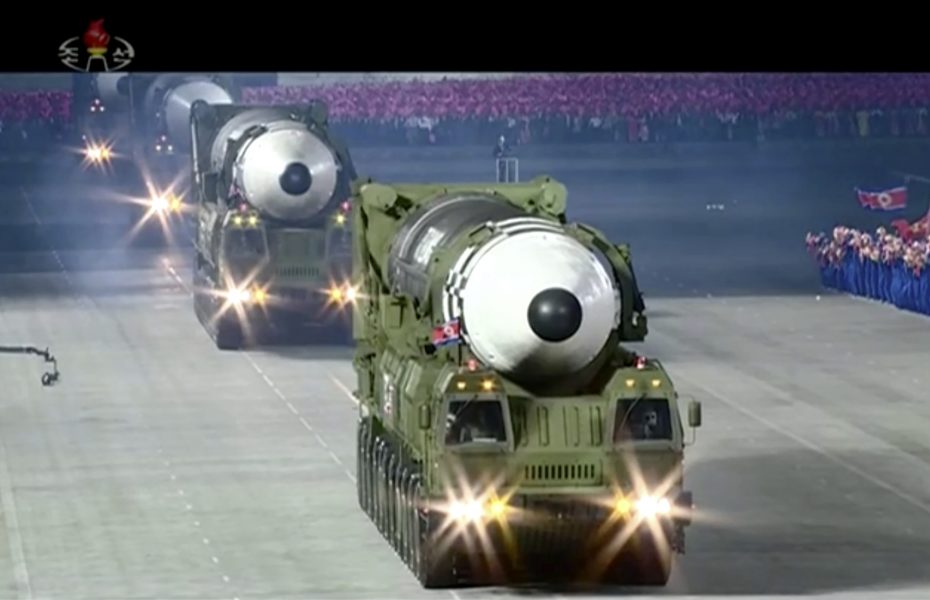 Nordkorea visade upp sina robotar vid en parad tidigare i oktober.