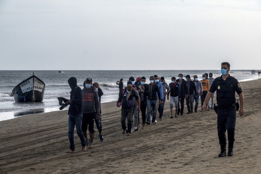 Allt fler migranter försöker nu ta sig till Kanarieöarna.