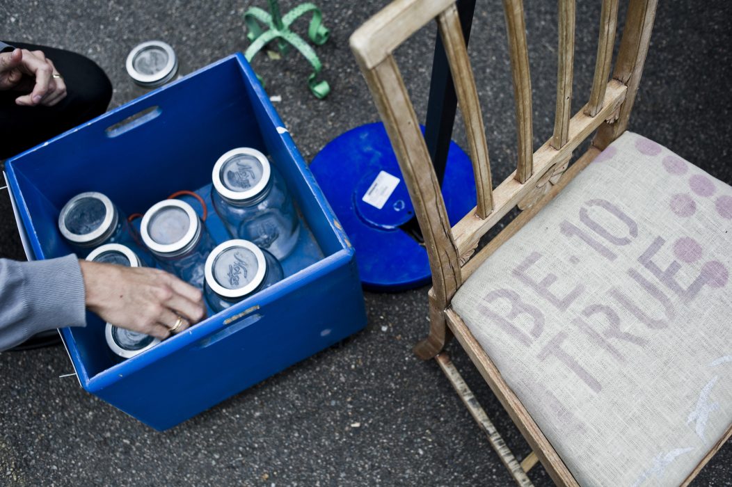 Naturskyddsföreningen ordnar kläd- och prylbyten som motreaktion mot Black friday