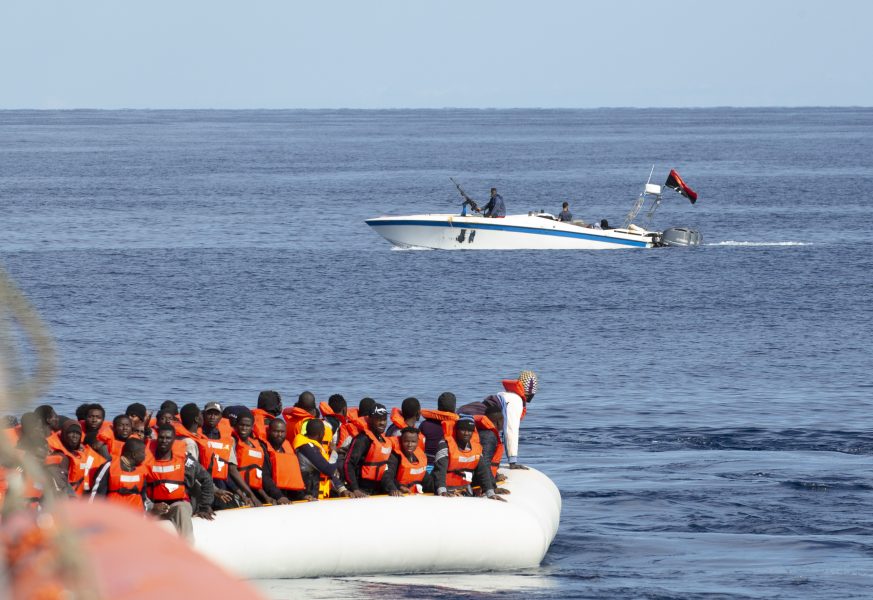 Fartyget Alan Kurdi under en tidigare räddningsaktion utanför den libyska kusten.