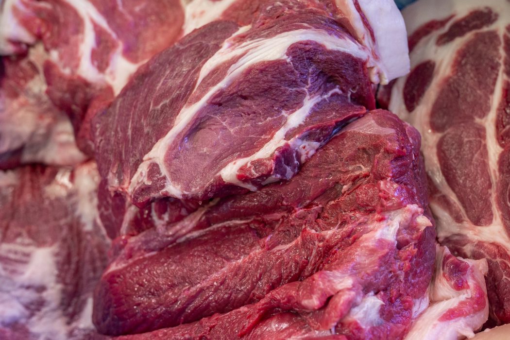 EU importerar i dagsläget ungefär 60 procent av de kött- och mejeriprodukter som konsumeras inom EU:s gränser.