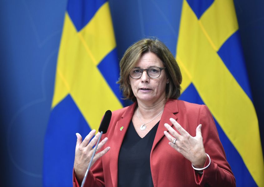 Sveriges miljö- och klimatminister Isabella Lövin (MP) meddelade under torsdagen att Sverige ska utveckla en digital lösning som gör det möjligt för världens länder att trots pandemin fortsätta klimatförhandlingarna.