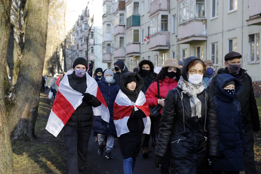 Demonstranter i Belarus huvudstad Minsk på söndagen.