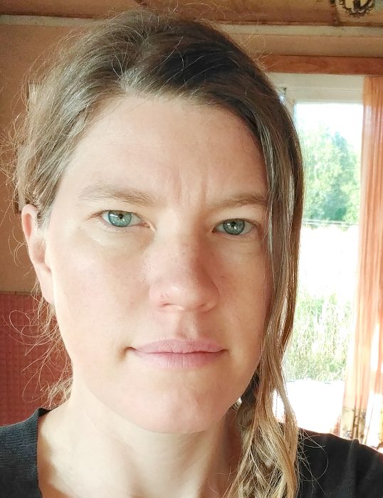 Ulrika Jansson är konstnär och är den som har lett de skapande aktiviteterna med eleverna