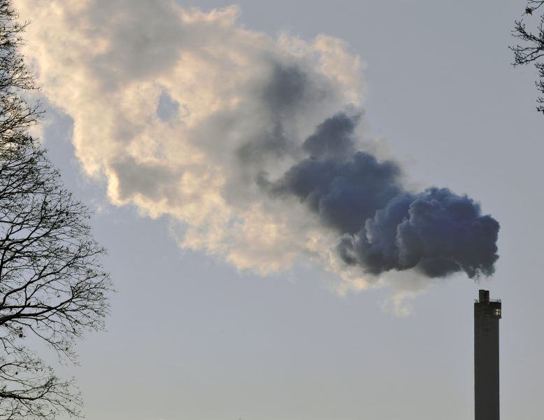 De svenska utsläppen minskar men inte snabbt nog, enligt Naturvårdsverket.