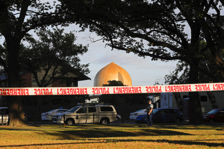 Polisavspärrning utanför en moské i Christchurch efter Brenton Tarrants attacker 2019.
