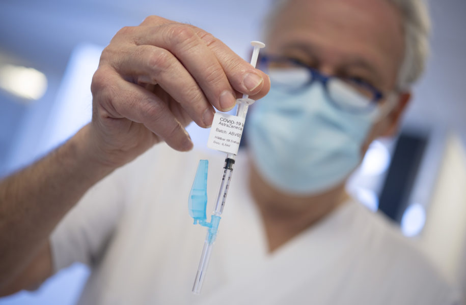 I Sverige prioriteras inte personer med Downs syndrom för vaccin mot covid-19.