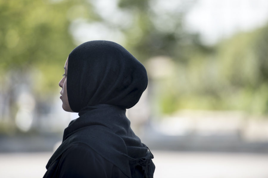 En ny lag i Frankrike förbjuder barn under 18 år att bära slöja.
