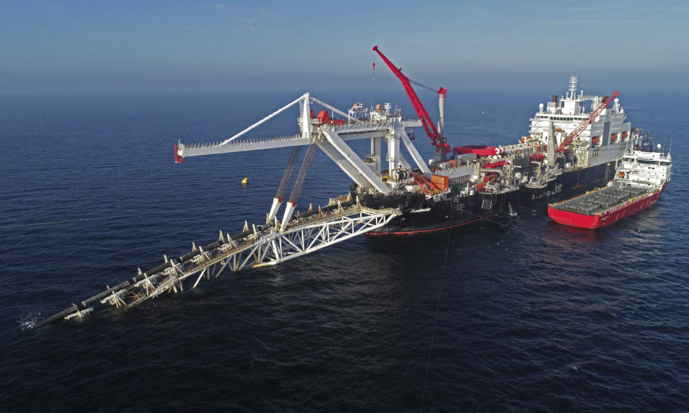 Ett offshore-fartyg i Östersjön i arbete med naturgasledningen Nord Stream 2 mellan Ryssland och Tyskland.